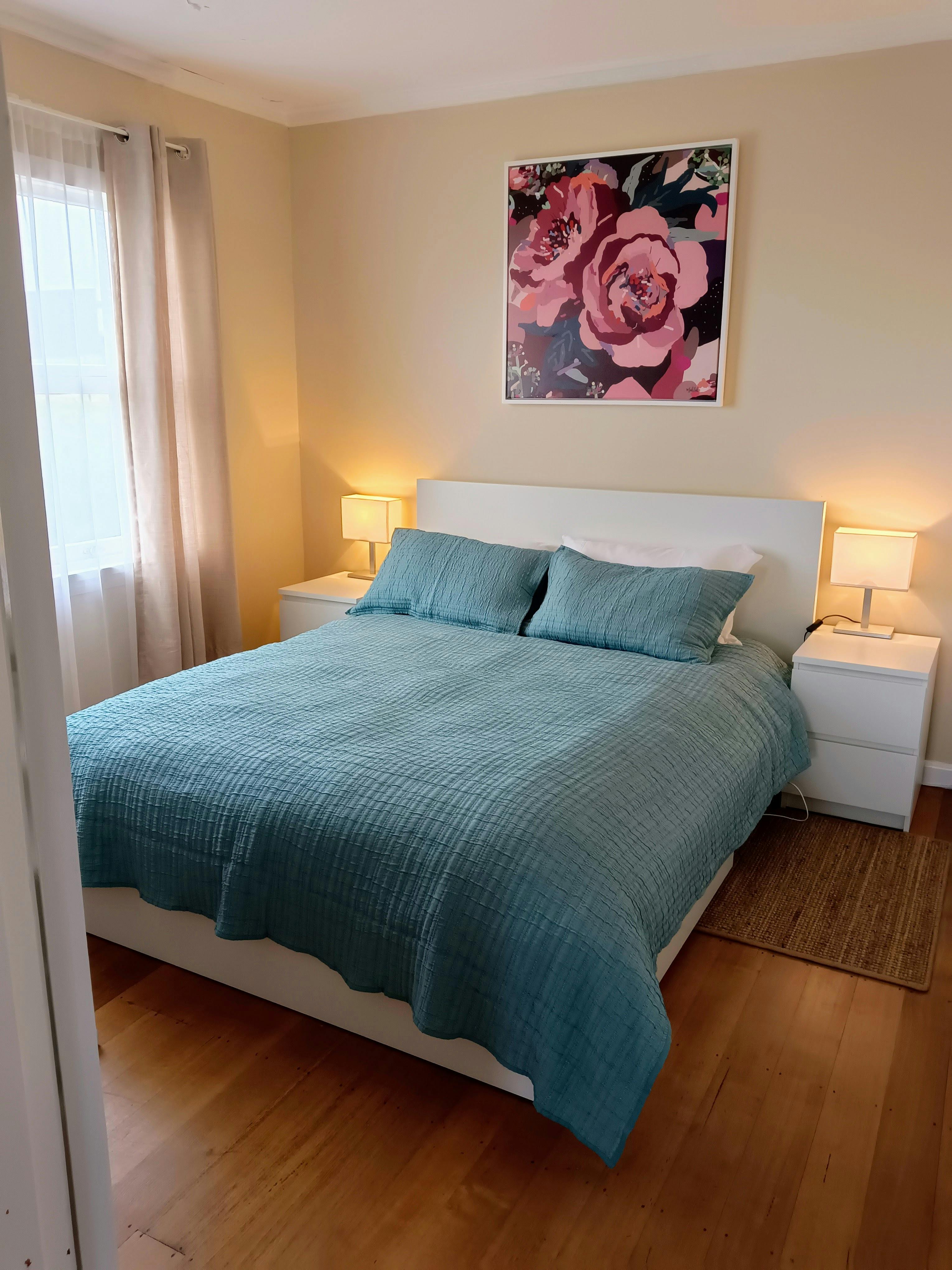 queen bedroom 2