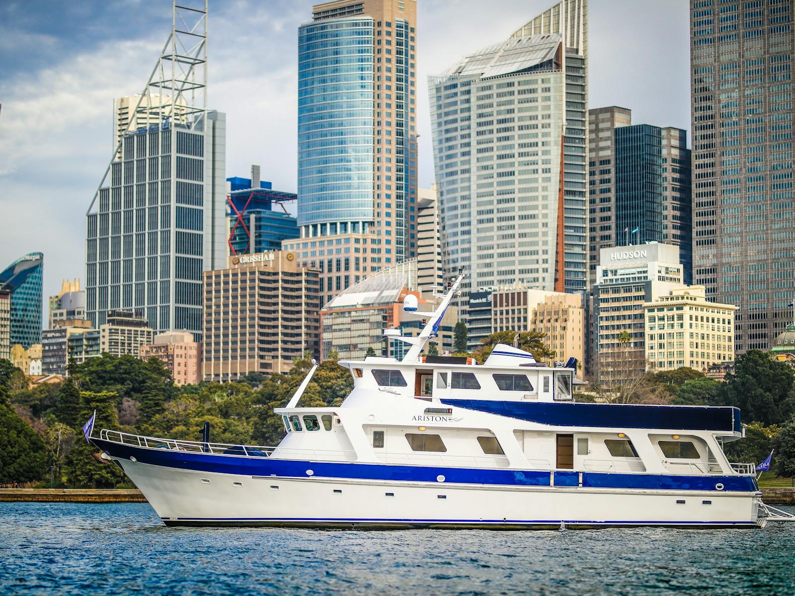 Ariston Luxury Yacht - Easy Boat Hire
