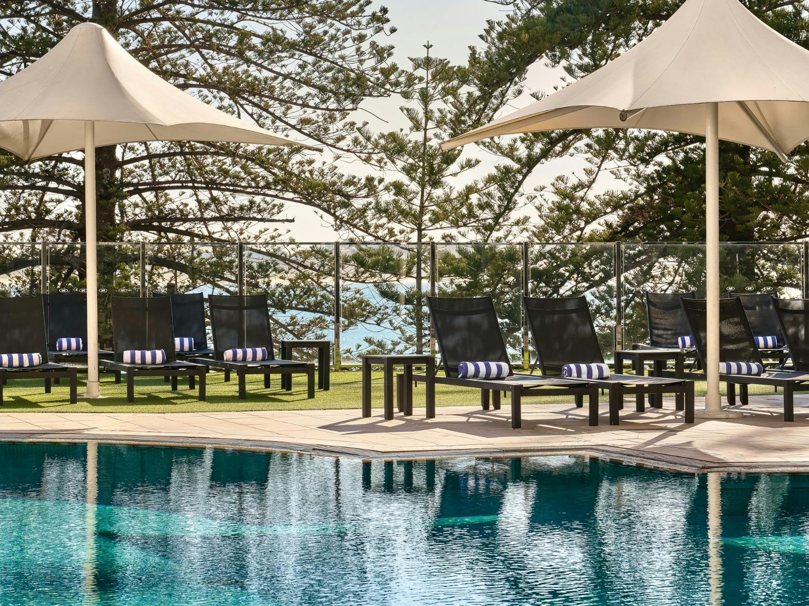 크라운 플라자 테리갈 퍼시픽(Crowne Plaza Terrigal Pacific)의 풀사이드