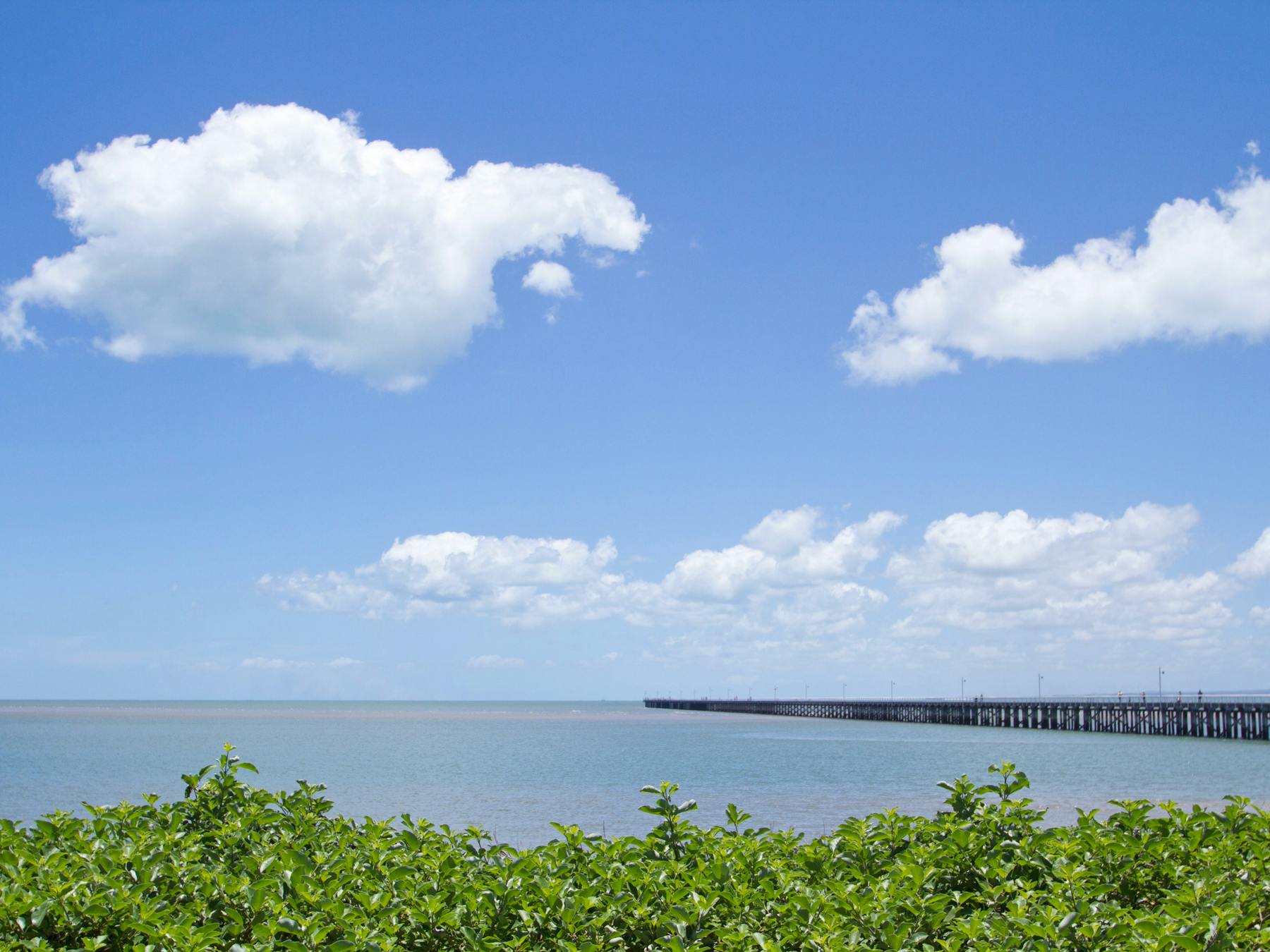 photo showing Urangan Pier running out into the bay from the shoreline