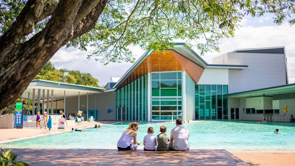 Riverway, Pool