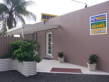 welcome to Chinchilla Motel, welcome to Chinchilla Motel,