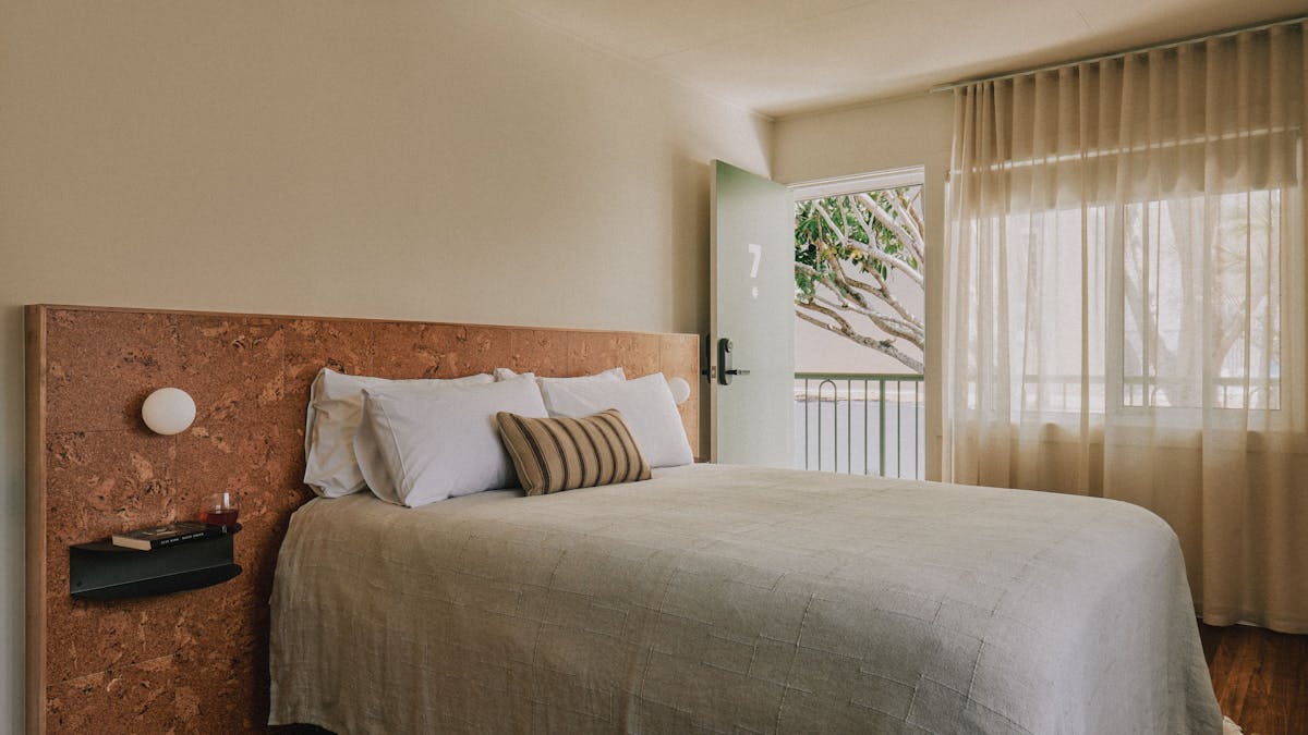 Room - Luxury Queen Bed