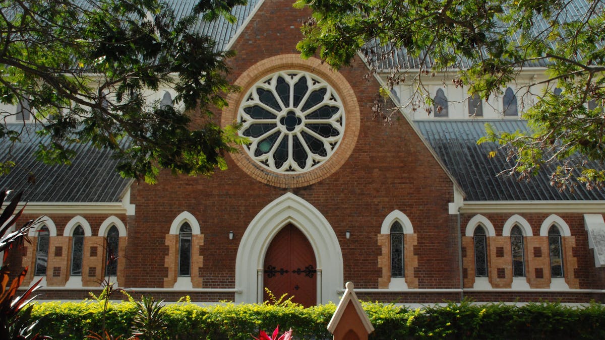 photo showing a large circular leadlight window at the side of St Pauls Church