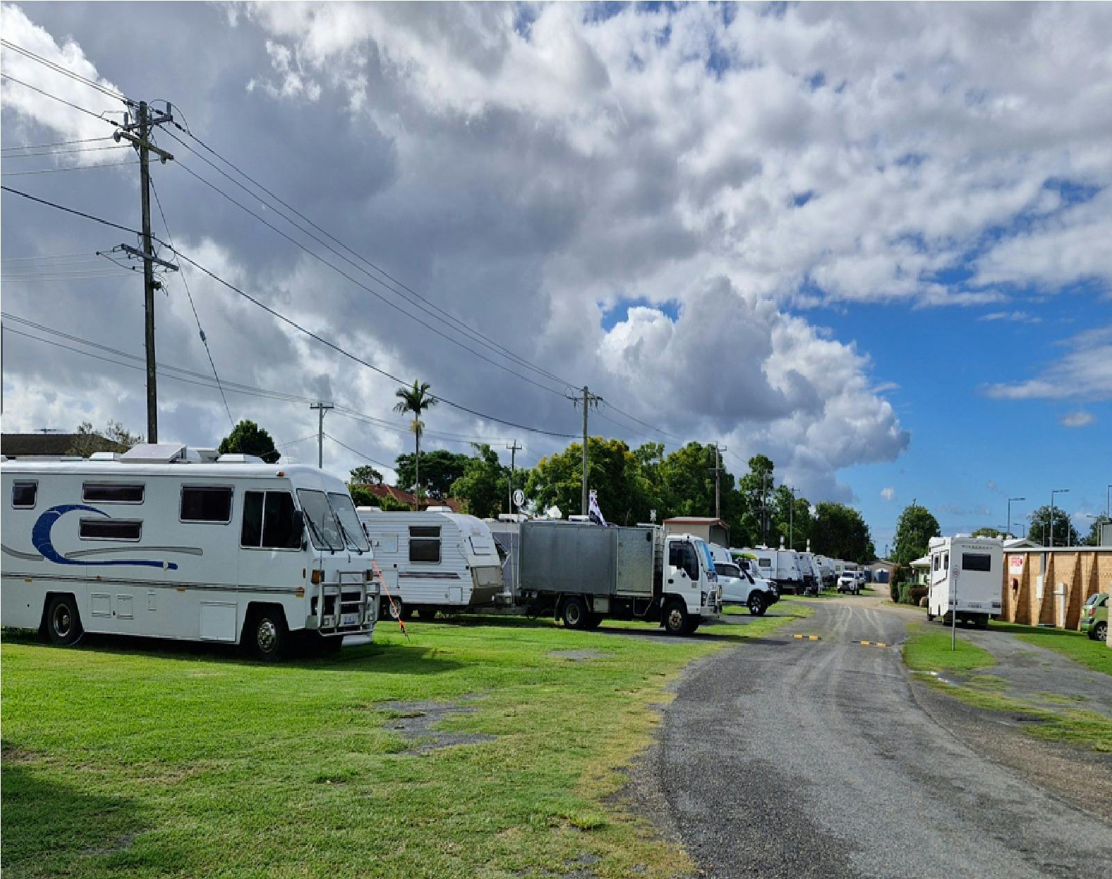 Park vans - Grafton Greyhound Caravan Park