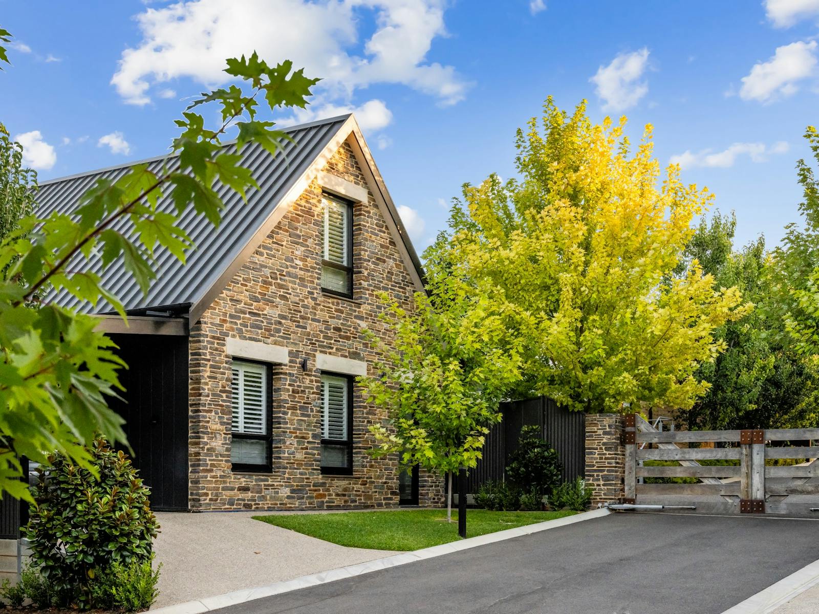Stone house with trees. Vale 194 luxury holiday accommodation