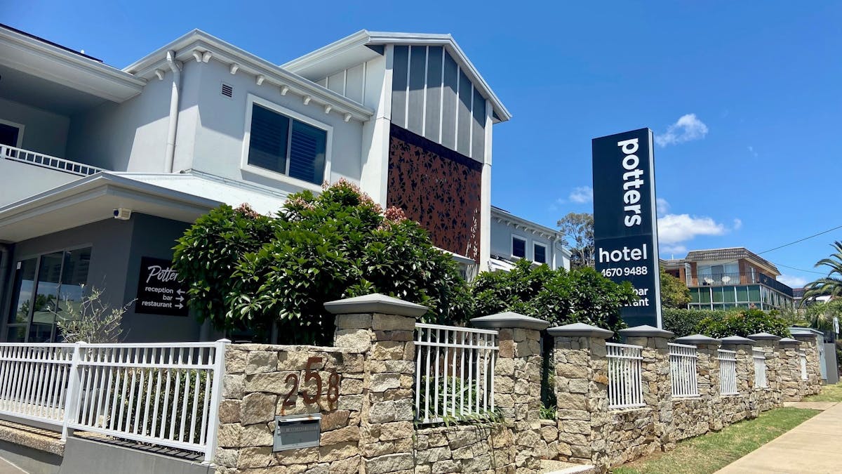 Potters Hotel