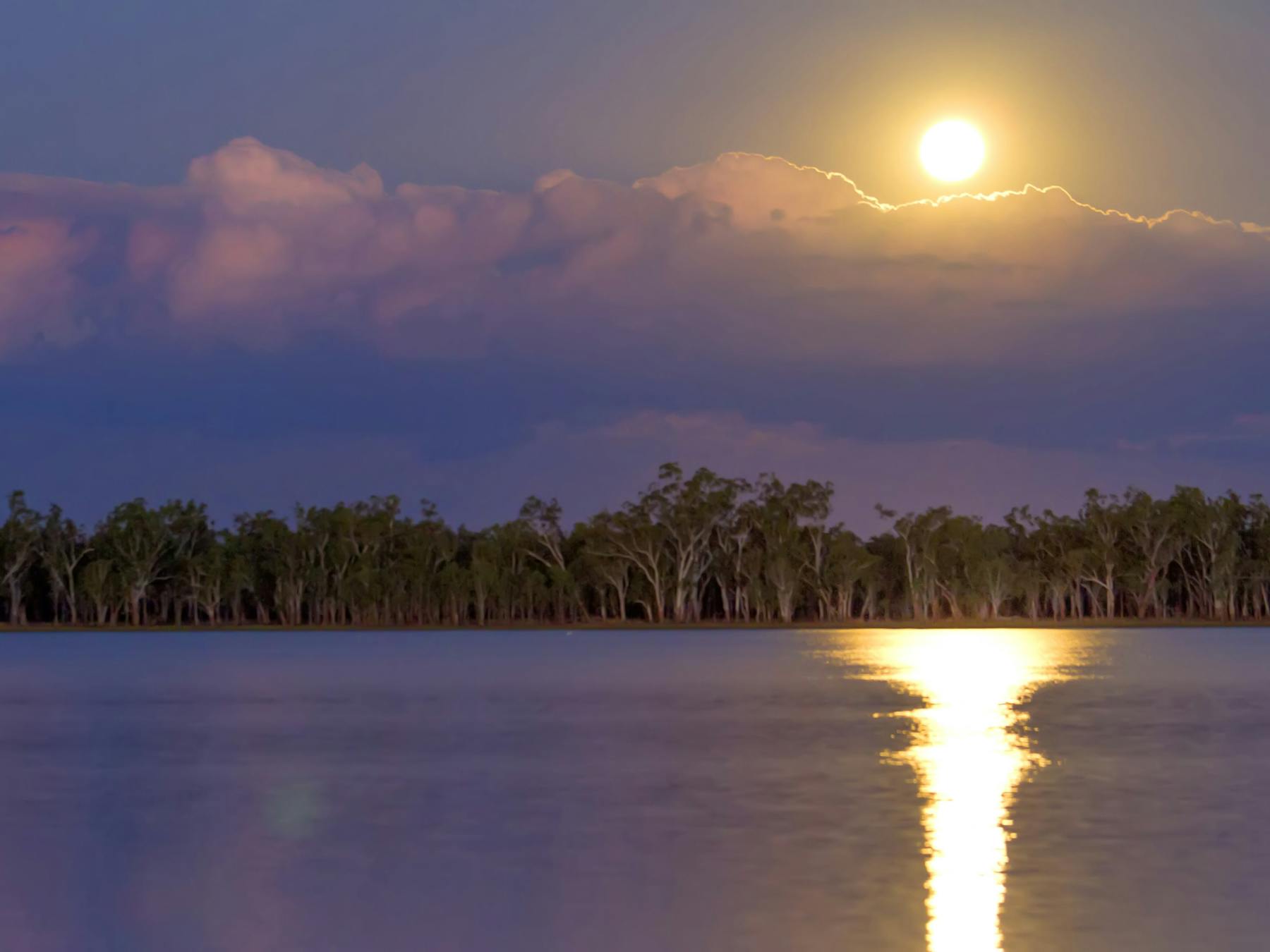 Sunrise over water, Lake Broadwater