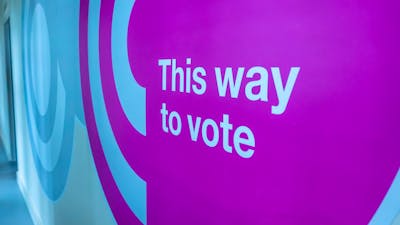 'This way to vote' sign