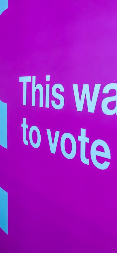 'This way to vote' sign