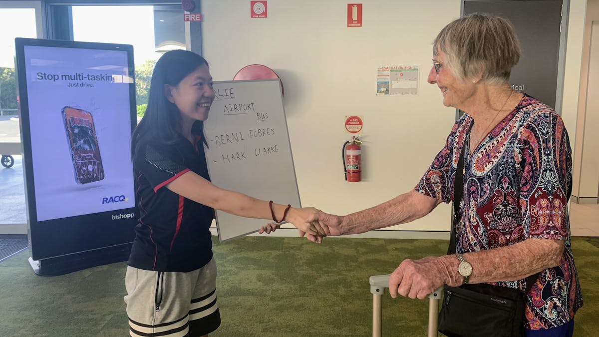 Meet and Greet - Airlie Airport Bus
