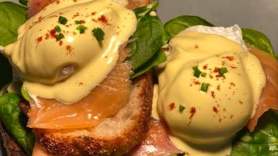 egges benedict with salmon