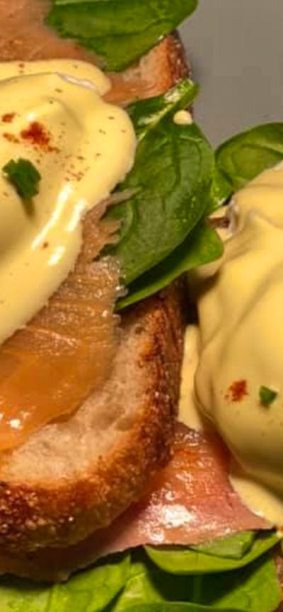 egges benedict with salmon