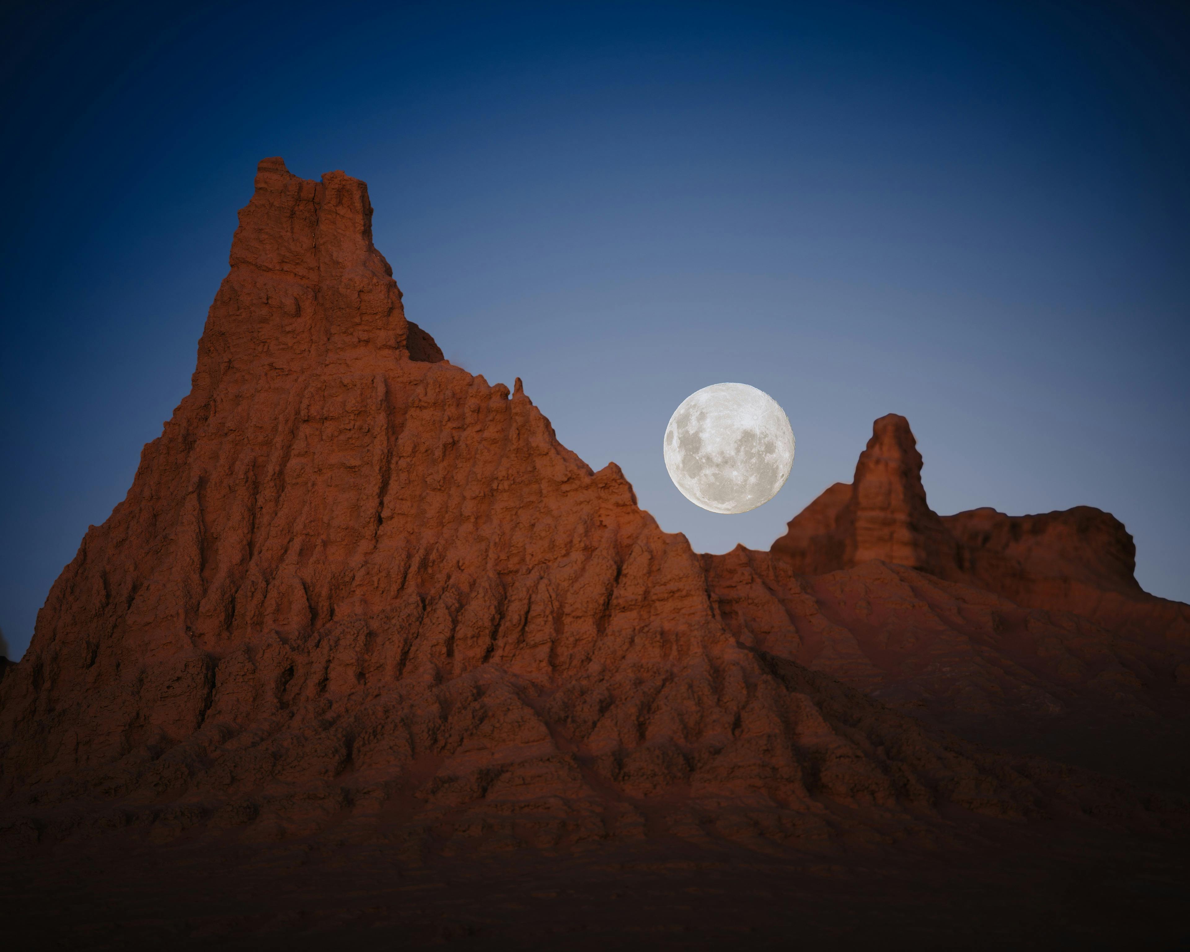 On full moon dates you can watch the moon rise over the lunettes