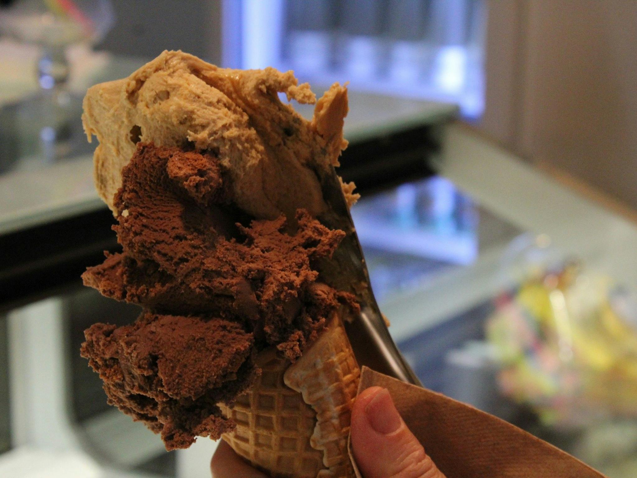 Two scoop gelatina in a waffle cone