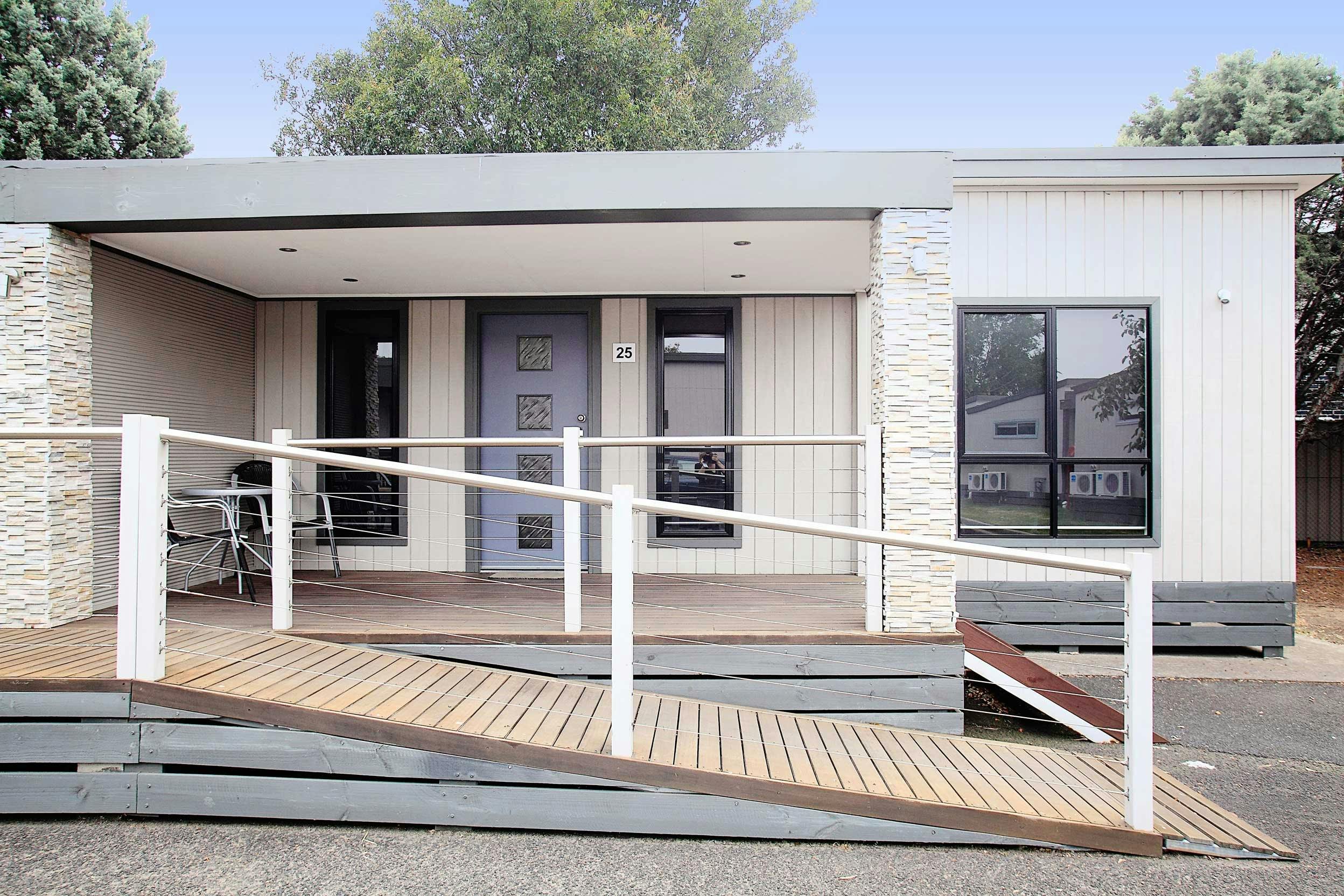 Deluxe 1 Bedroom Cabin - Sleeps 2