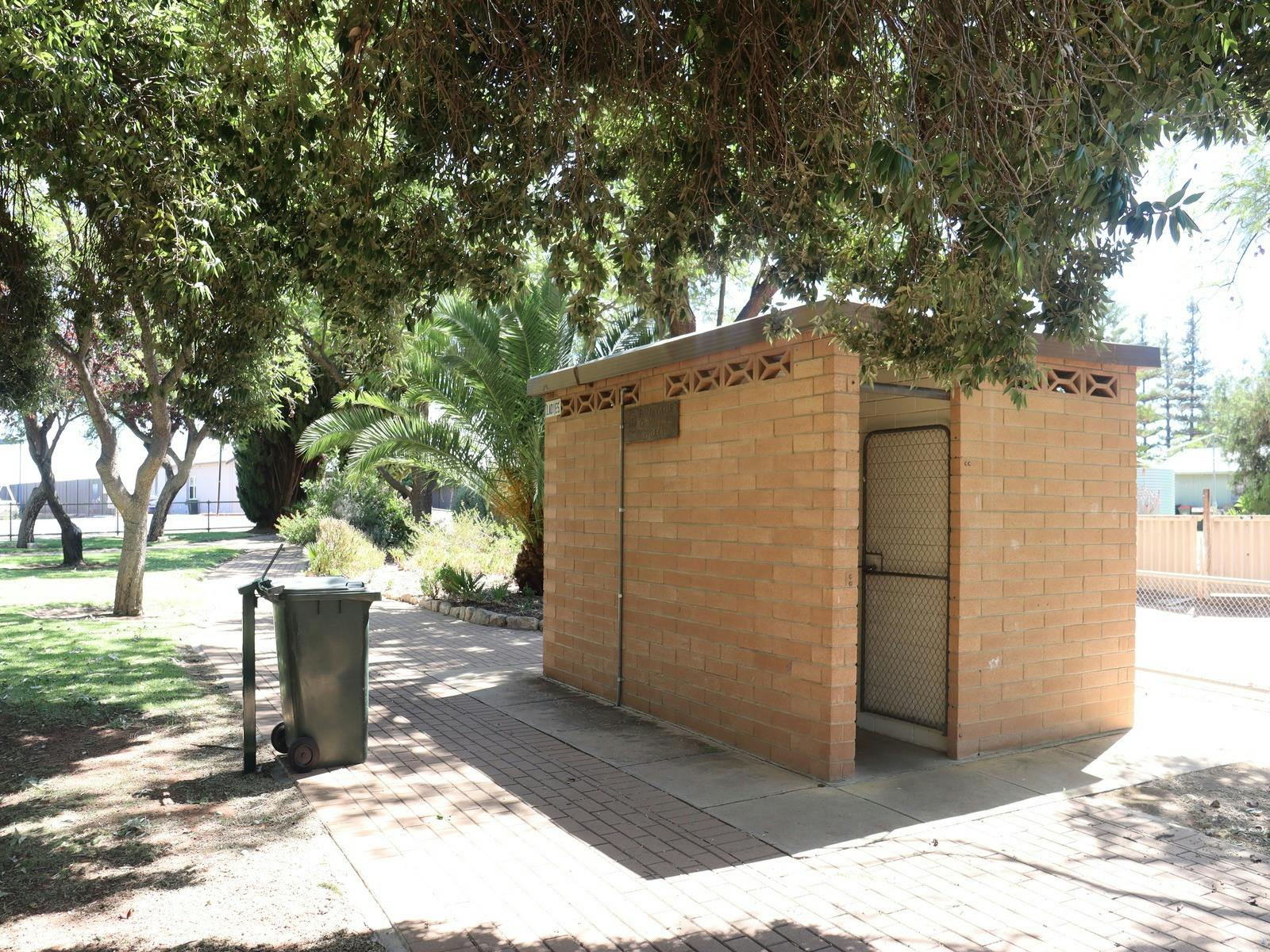 Waikerie War Memorial Gardens toilets