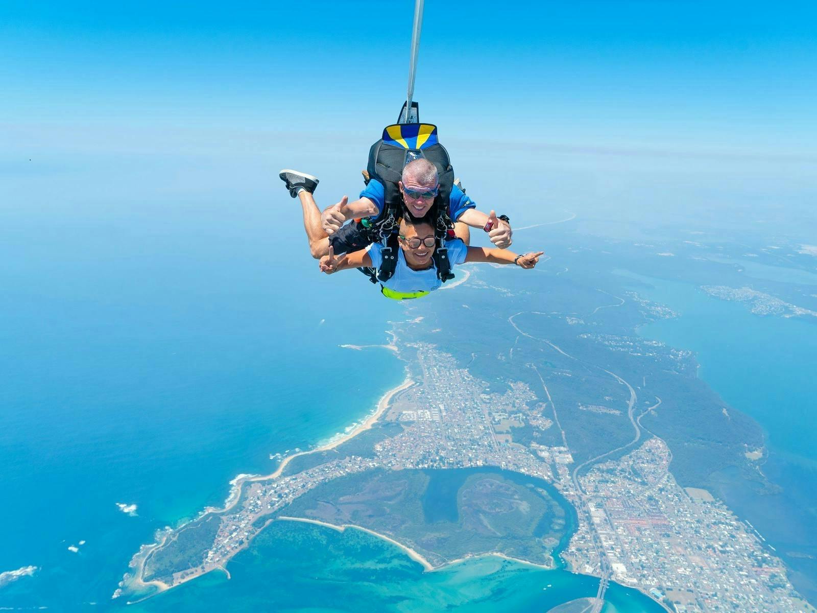 Skydive Australia jumps over Lake Mac