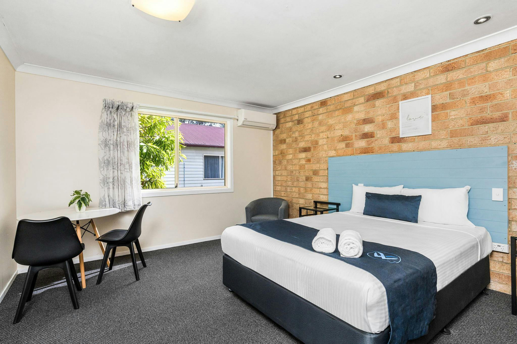 Beautiful tidy motel room