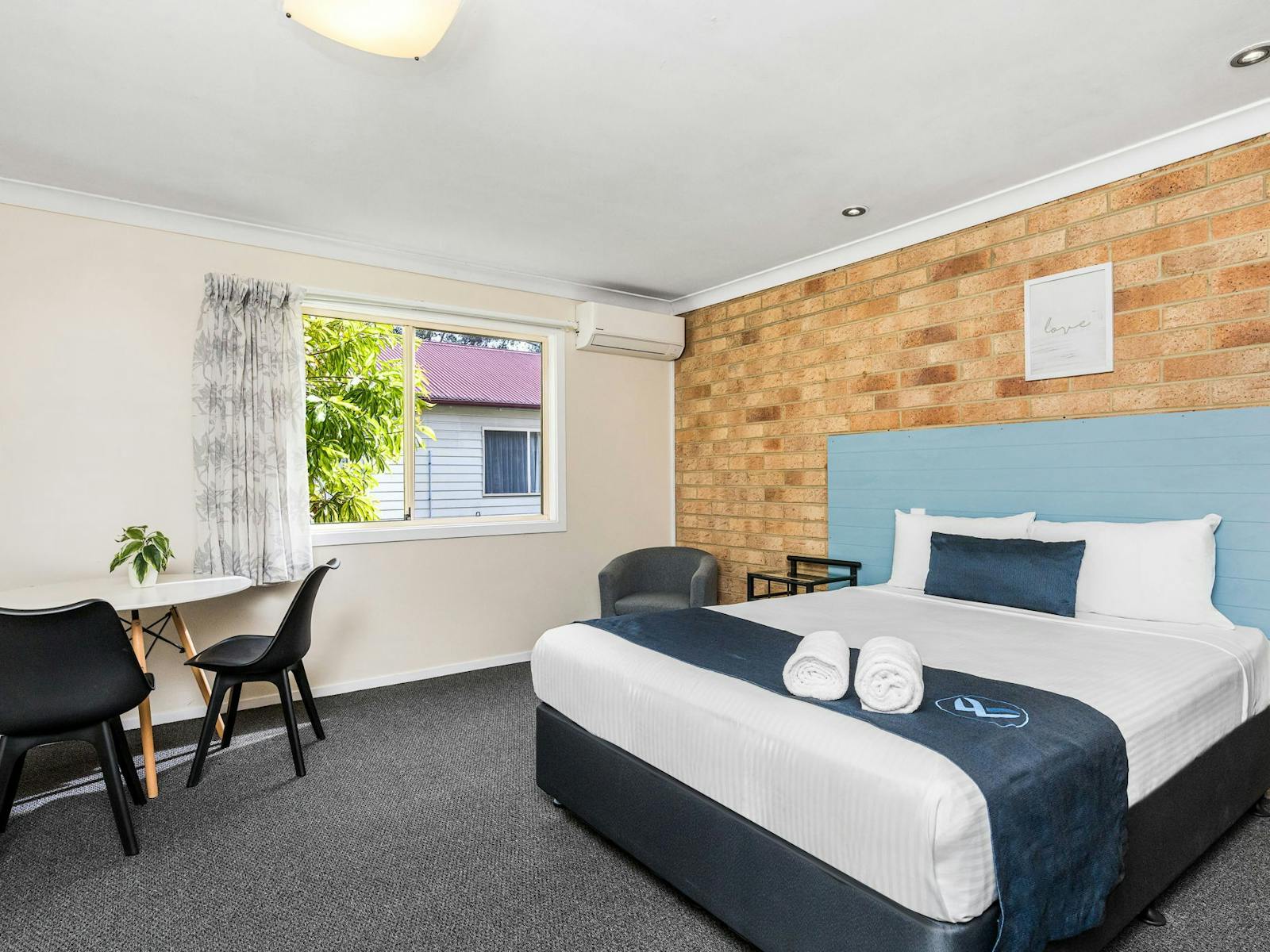 Beautiful tidy motel room