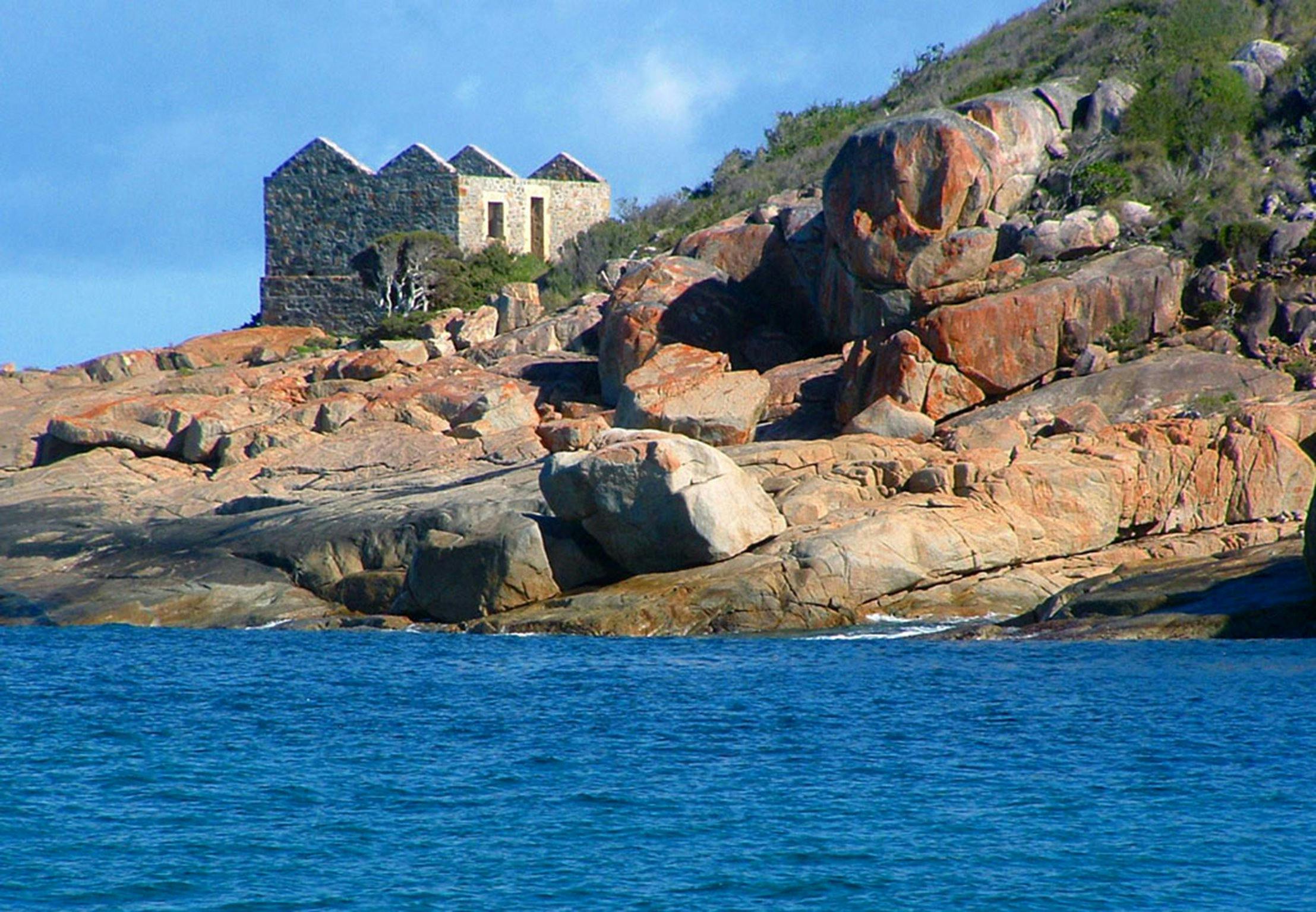 Point King Lighthouse and Cottage Ruins