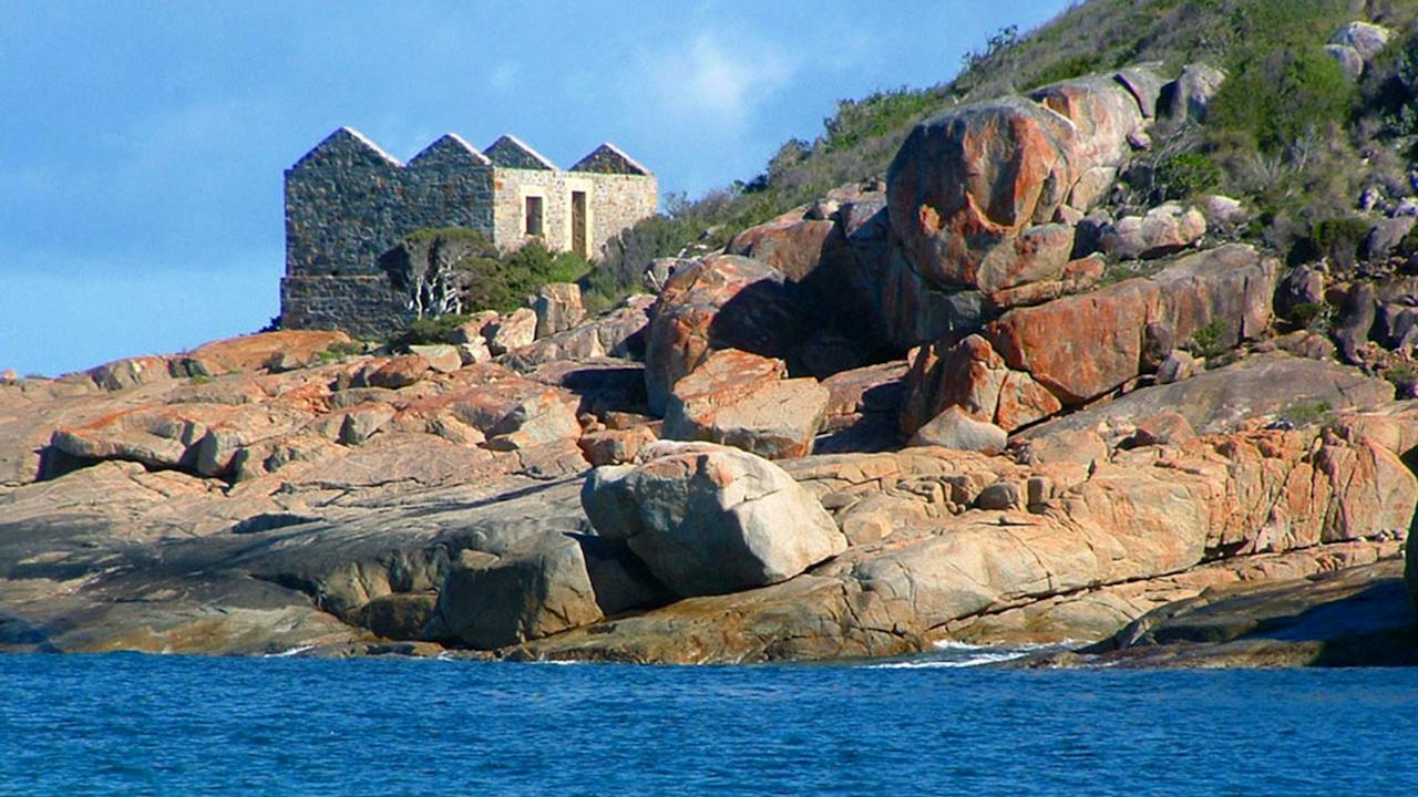 Point King Lighthouse and Cottage Ruins