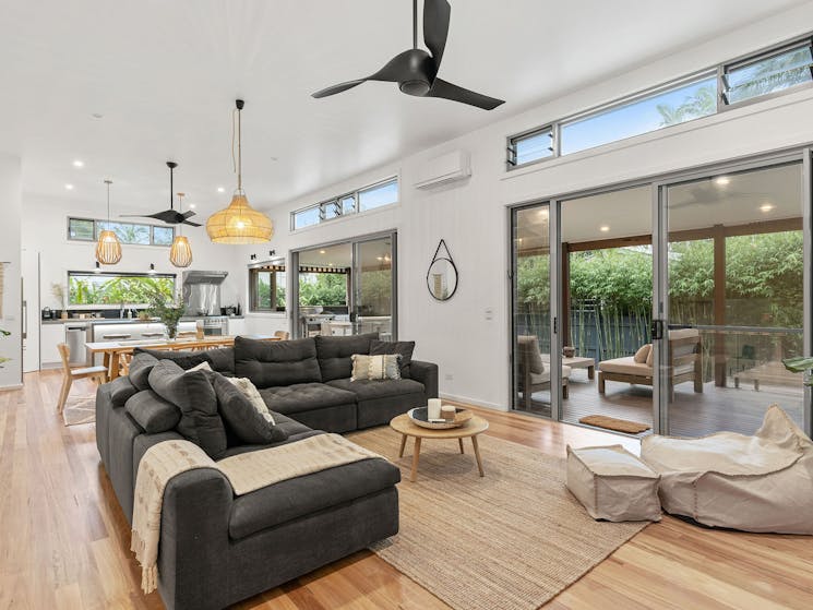 Hydda at Byron - Byron Bay - Living Room flow to Dining, Kitchen, and Outdoor