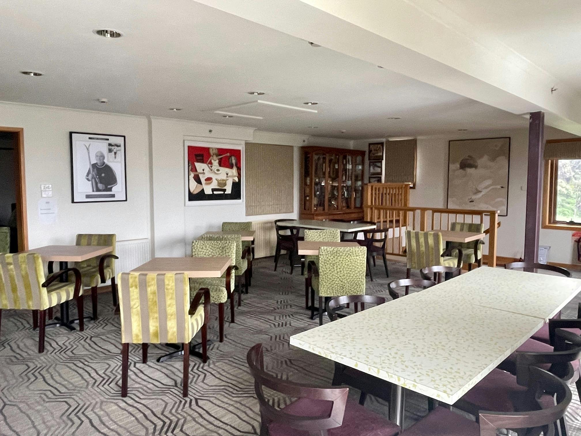 Boonoona Ski Lodge guest lounge