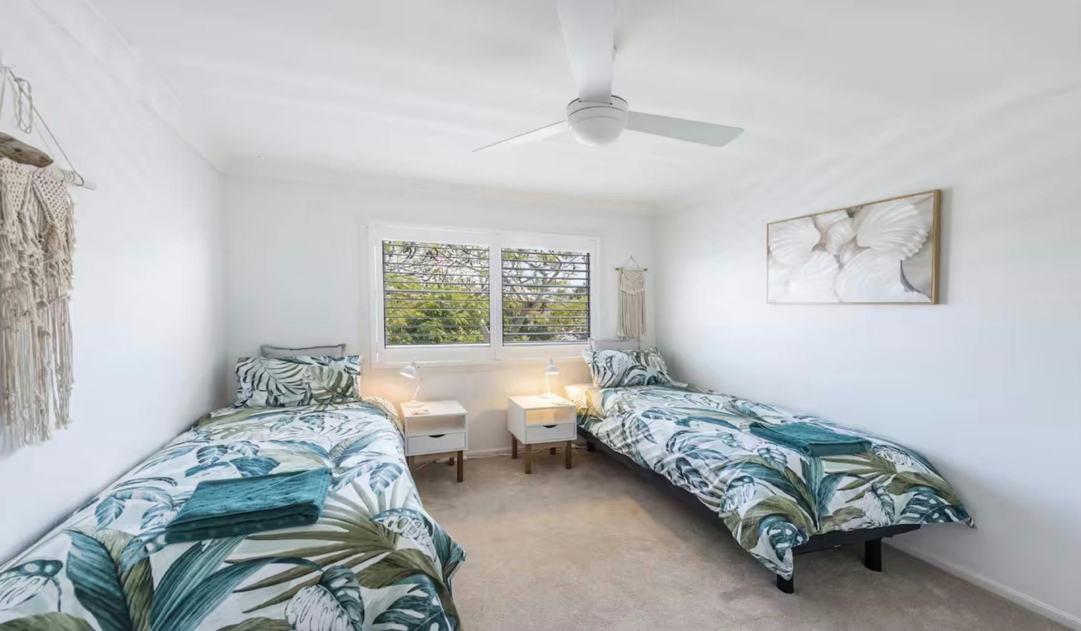 Twin room at Copacabana house Yamba