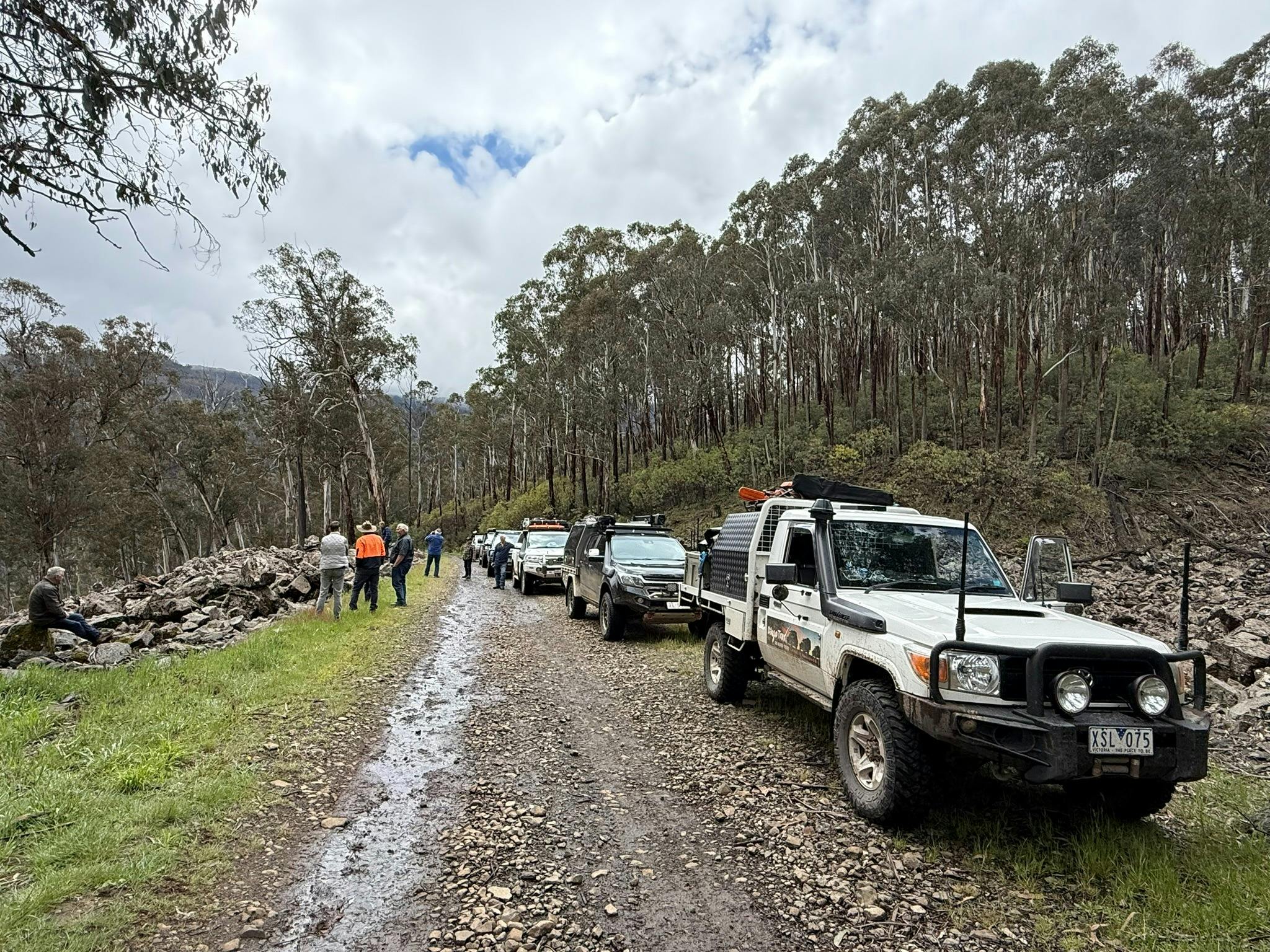 Dingo Trax Tag Along Tours on way to camp at King Billy
