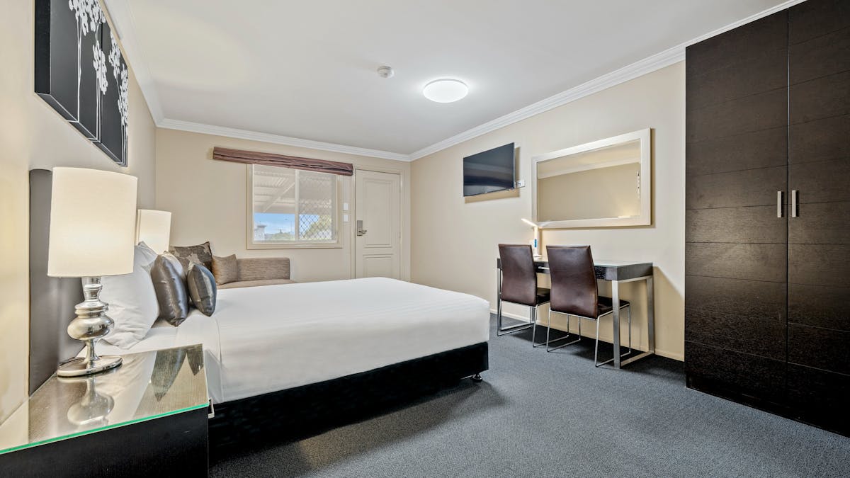 Executive Queen room