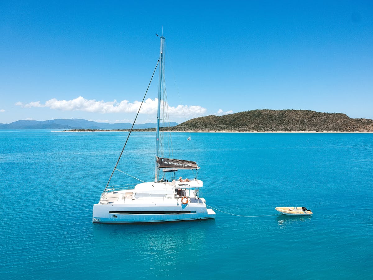 qld yacht charters airlie beach