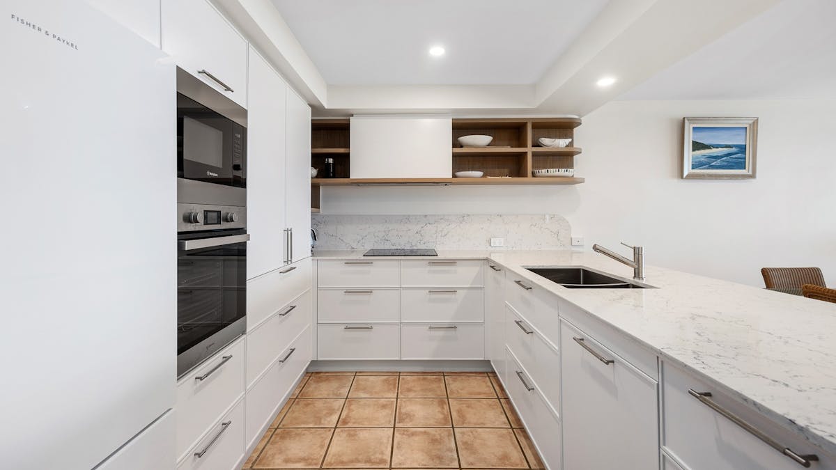 APT 11 kitchen