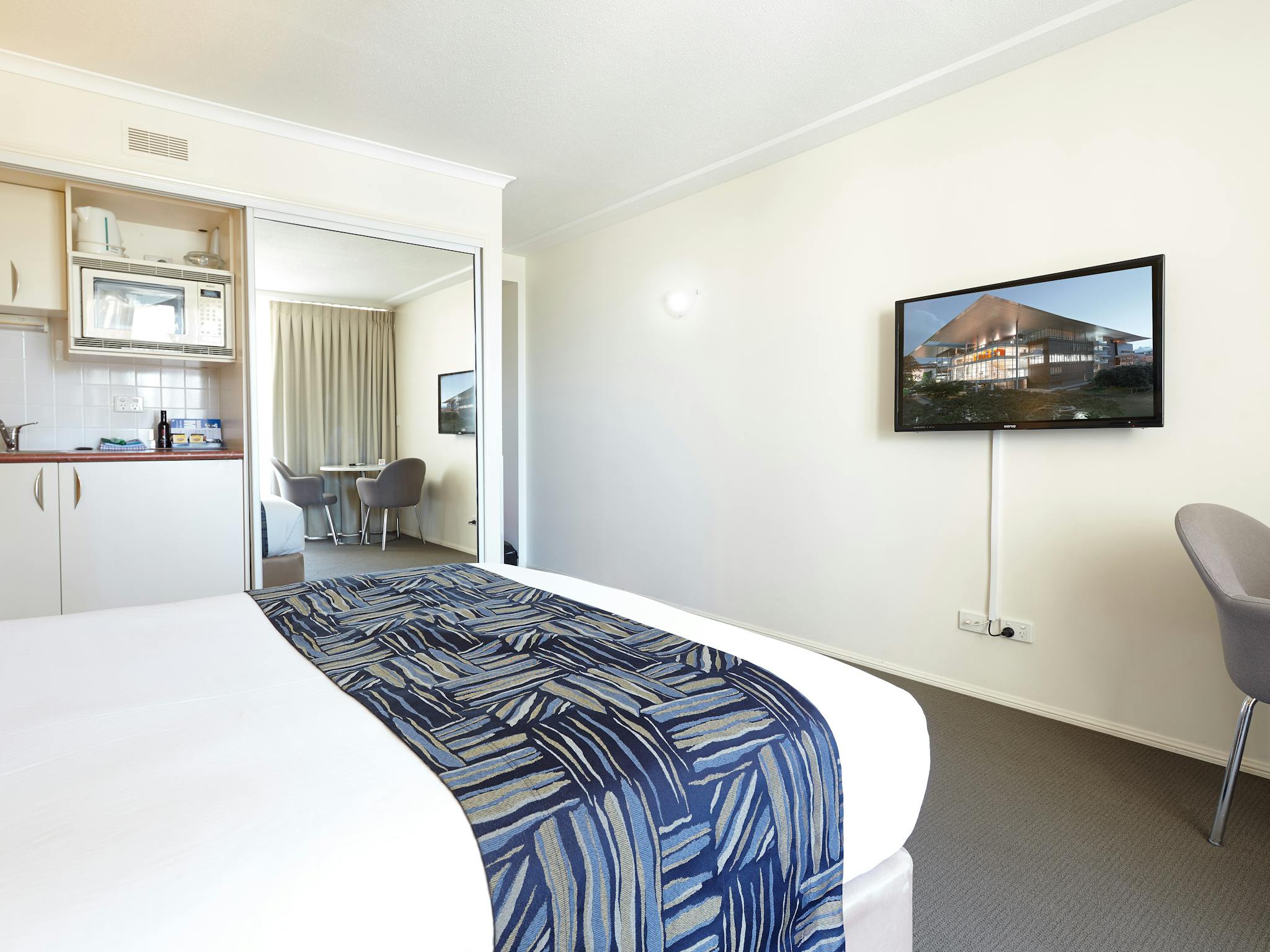 Queen bed available in a Studio Apartment Queen bed available in a Studio Apartment