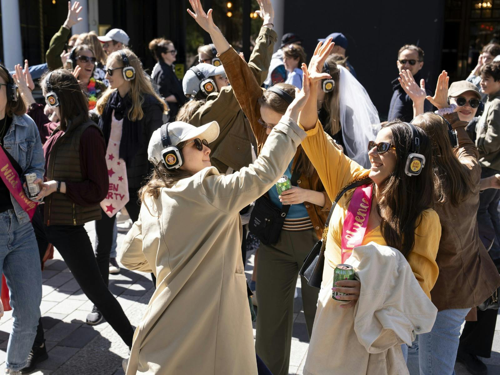 Guru Dudu Silent Disco Walking Tour, Brisbane Tour, See Brisbane, Fun Visit Brisbane activity, dance