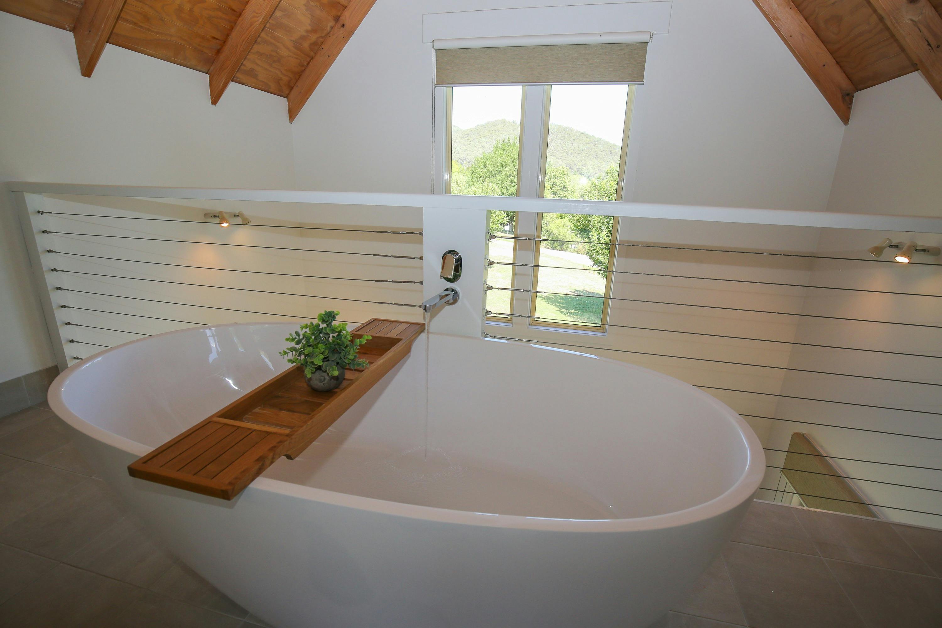 Abby's Cottage bathtub