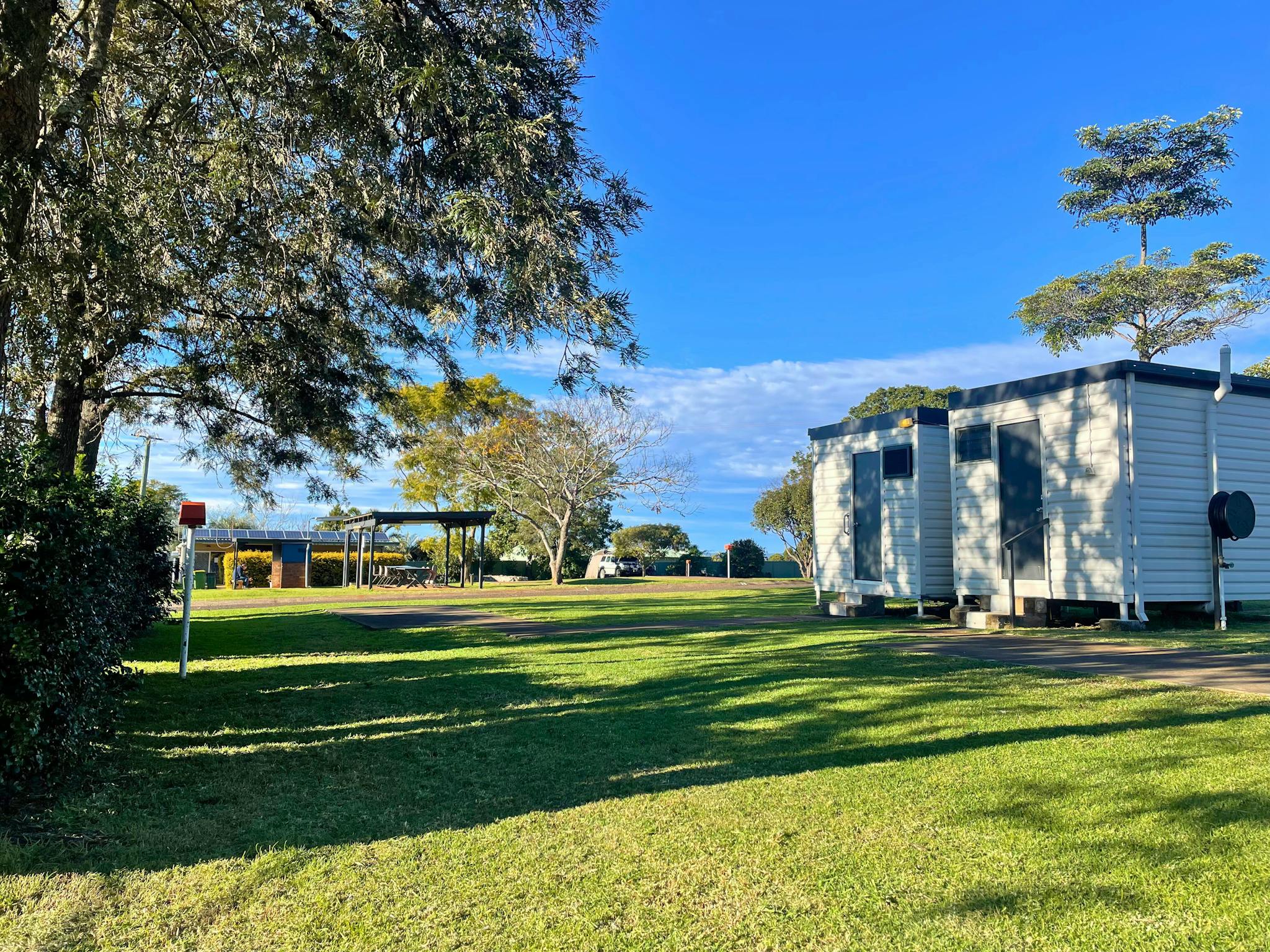 Premium Ensuite Powered Site showing grassy area, private bathroom unit and trees. Premium Ensuite Powered Site showing grassy area, private bathroom unit and trees.