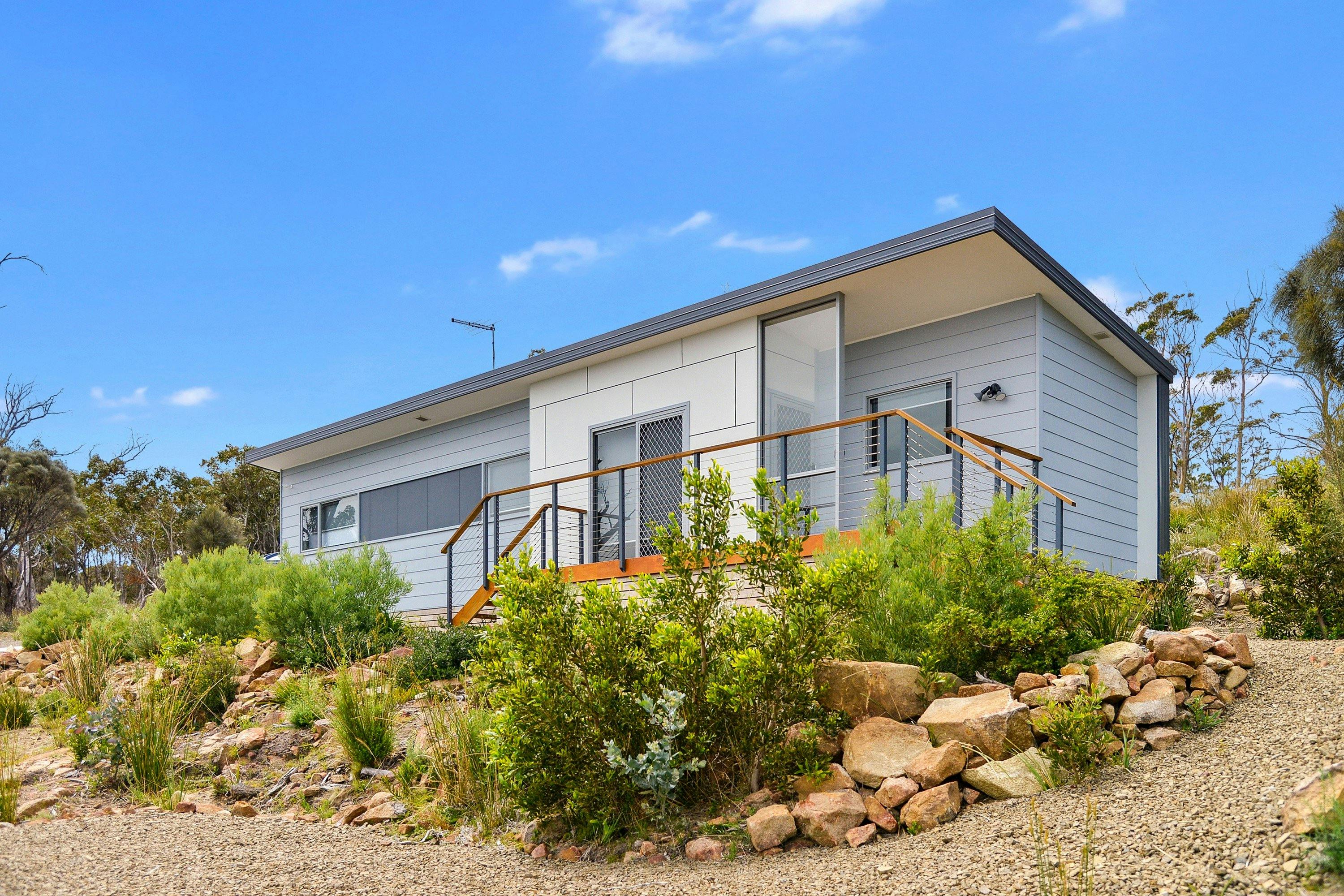 FRONT VIEW OF THE WESLEY