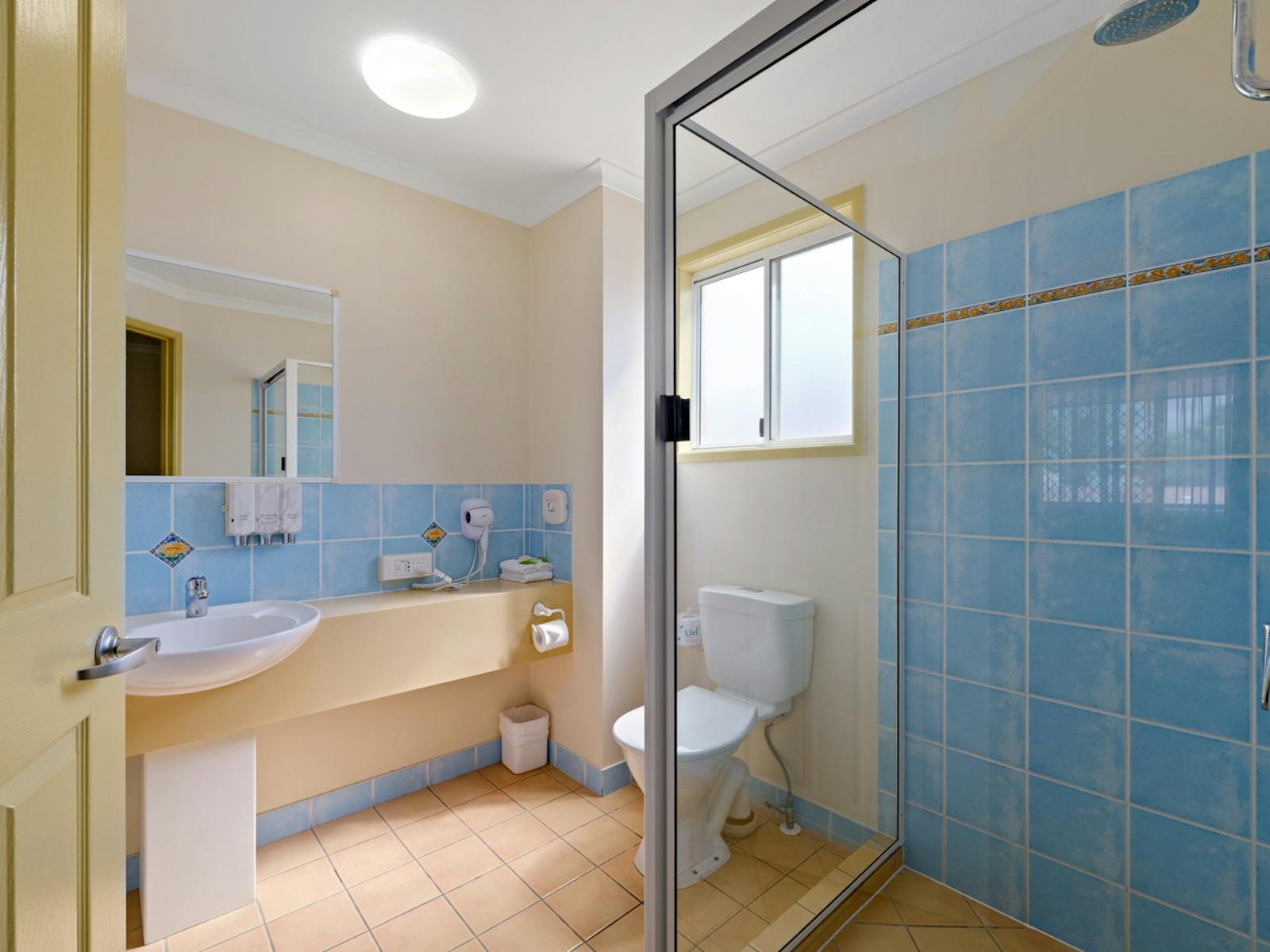 Queen Room Bathroom Queen Room Bathroom