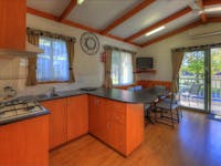 Lakeview Villa - Kitchen/dining area