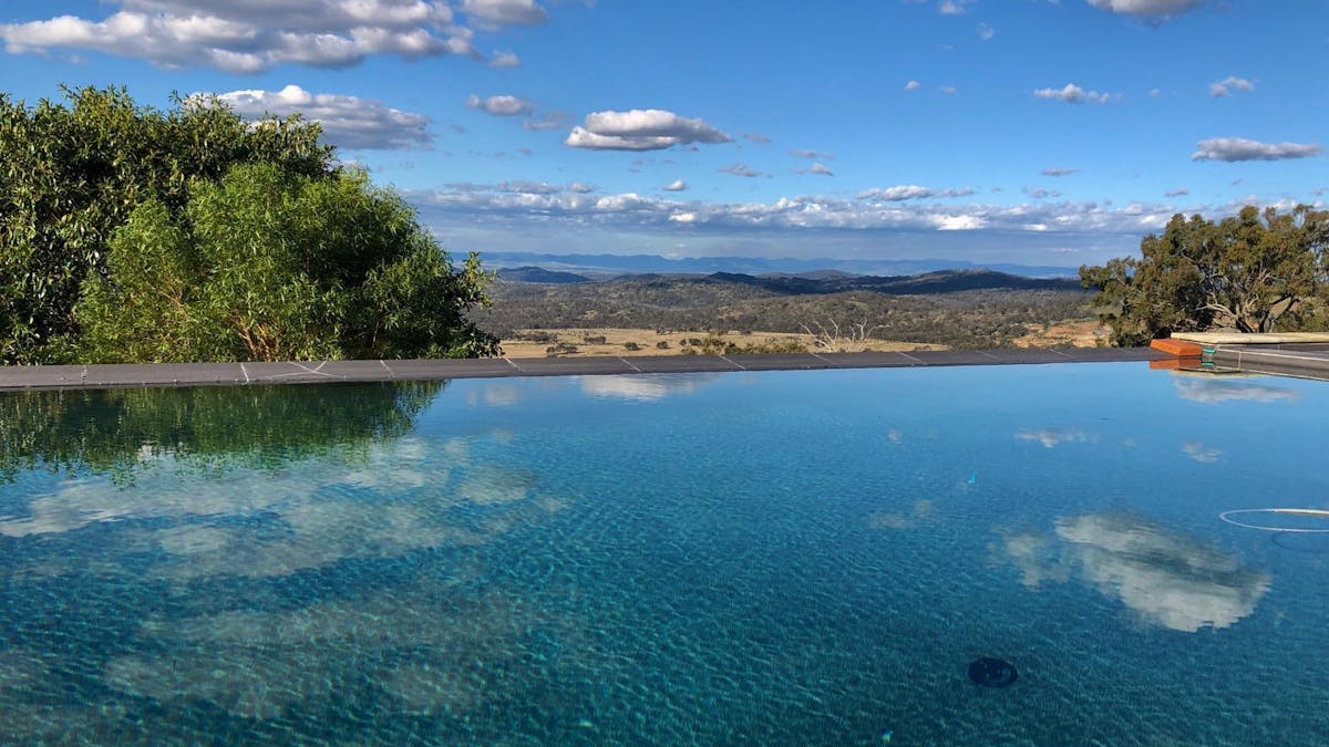 Infinity edge pool