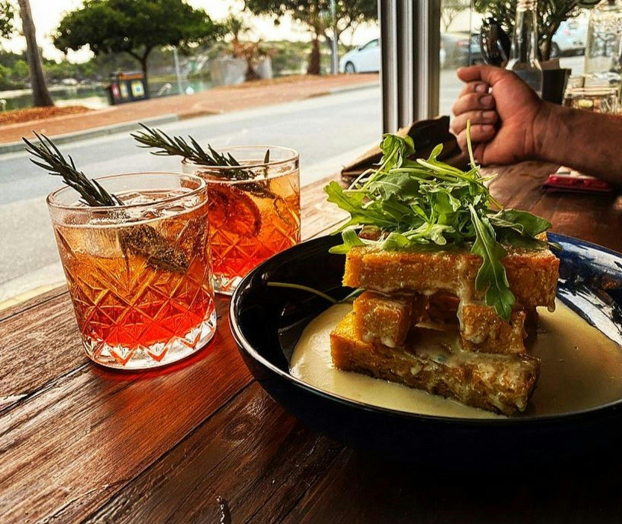 Polenta chips with cocktails