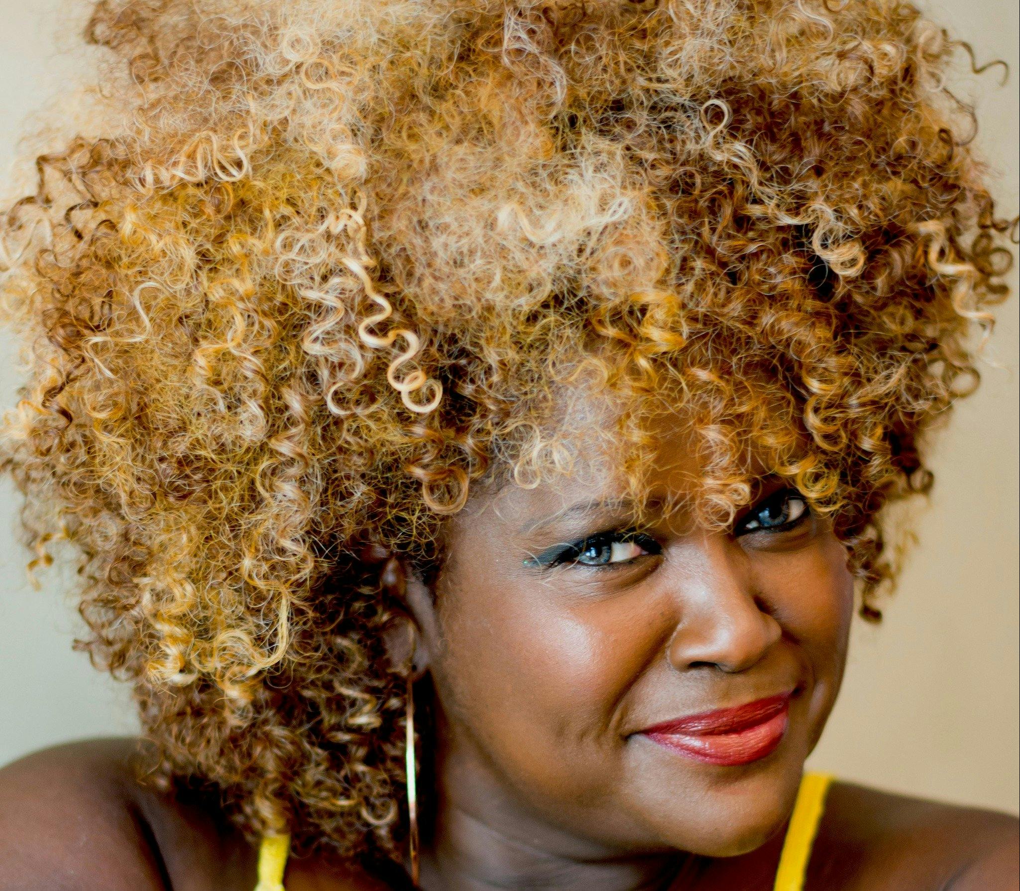 image of the singer Lisa Hunt