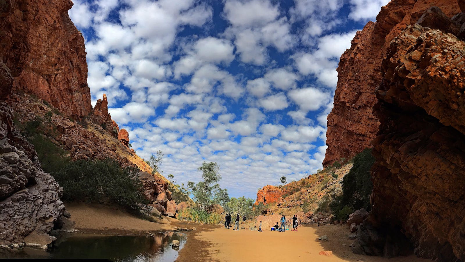 Wide gorge of the Red Centre