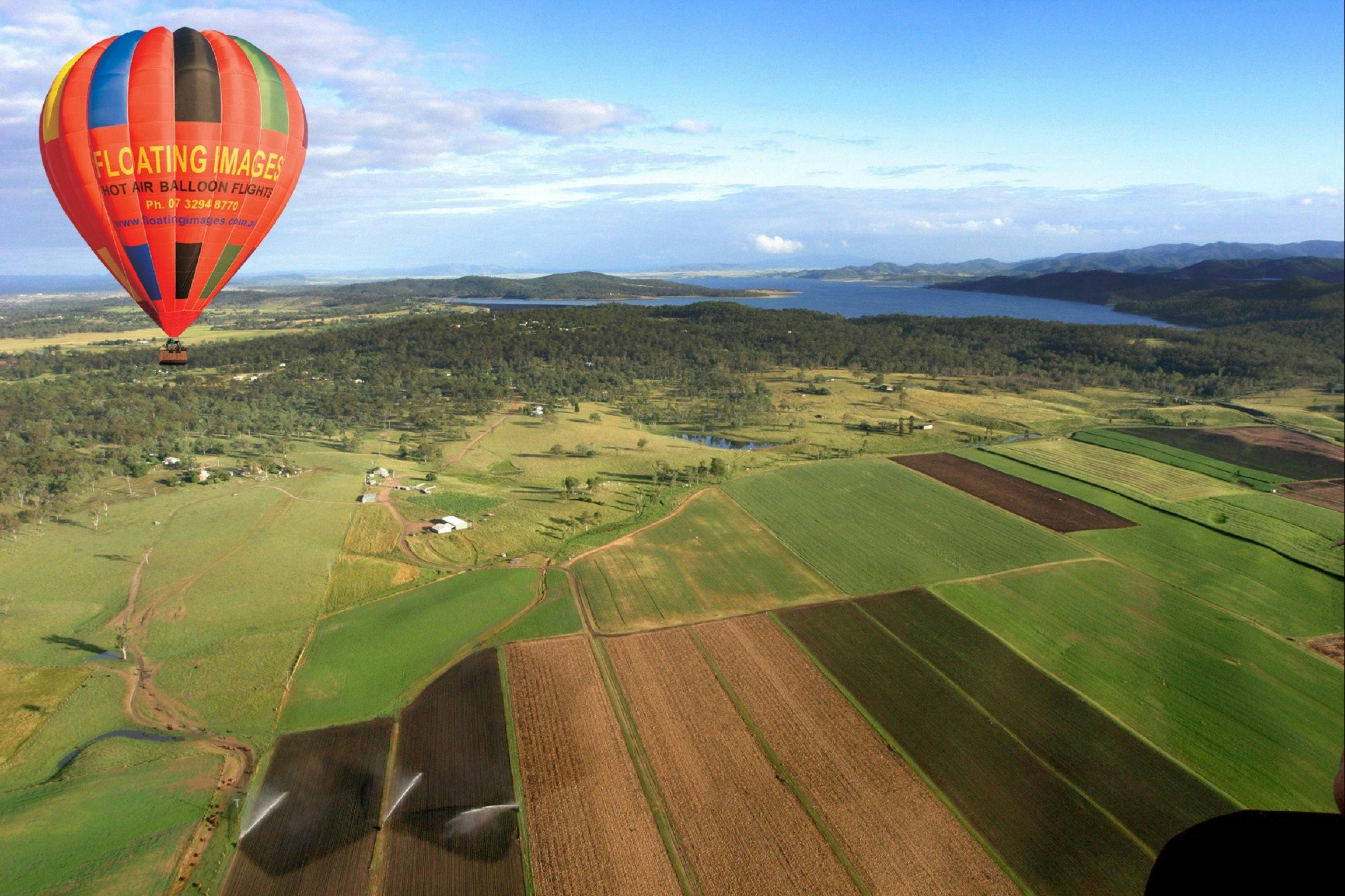 Gently flying our balloon near Wivenhoe Dam, just west of Brisbane