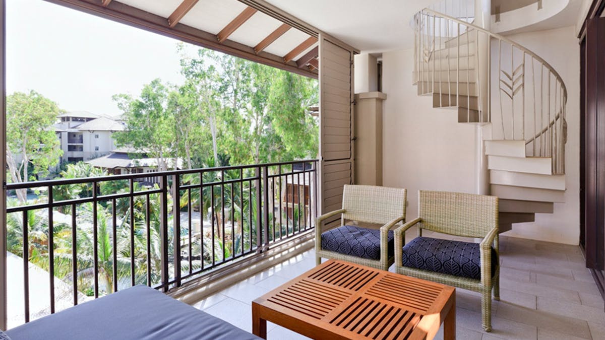 Apartment with balcony and rooftop