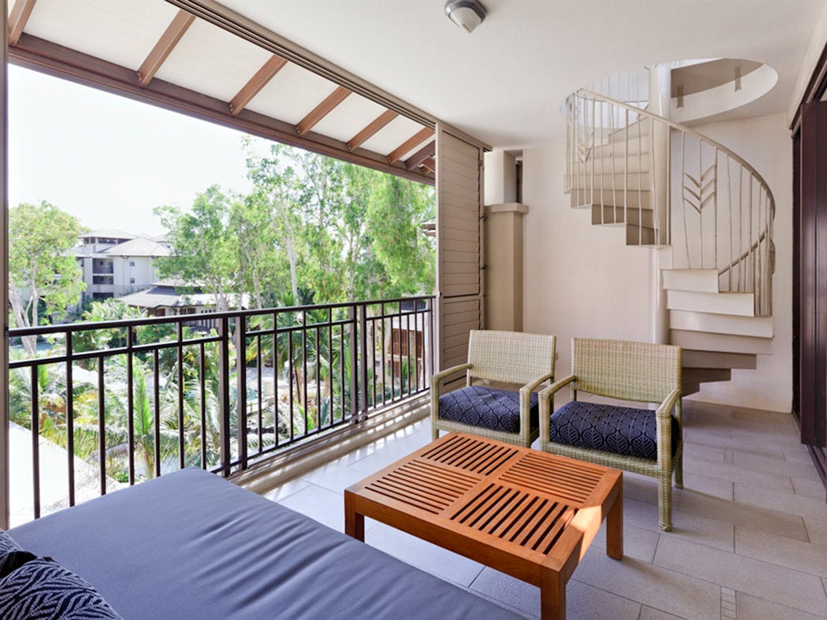 Apartment with balcony and rooftop