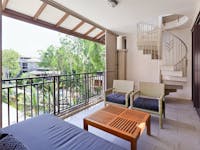 Apartment with balcony and rooftop