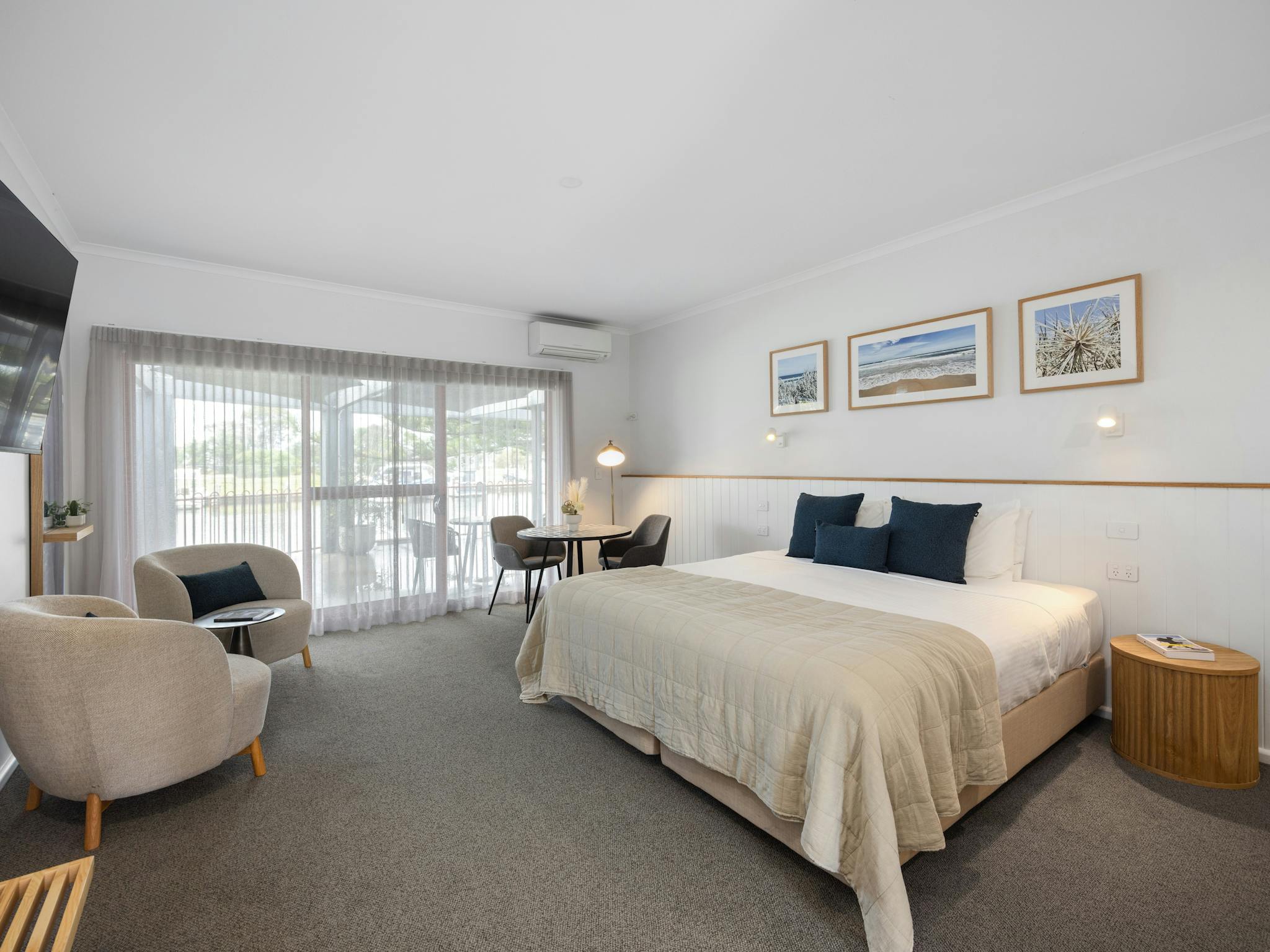 Waterfront motel rooms