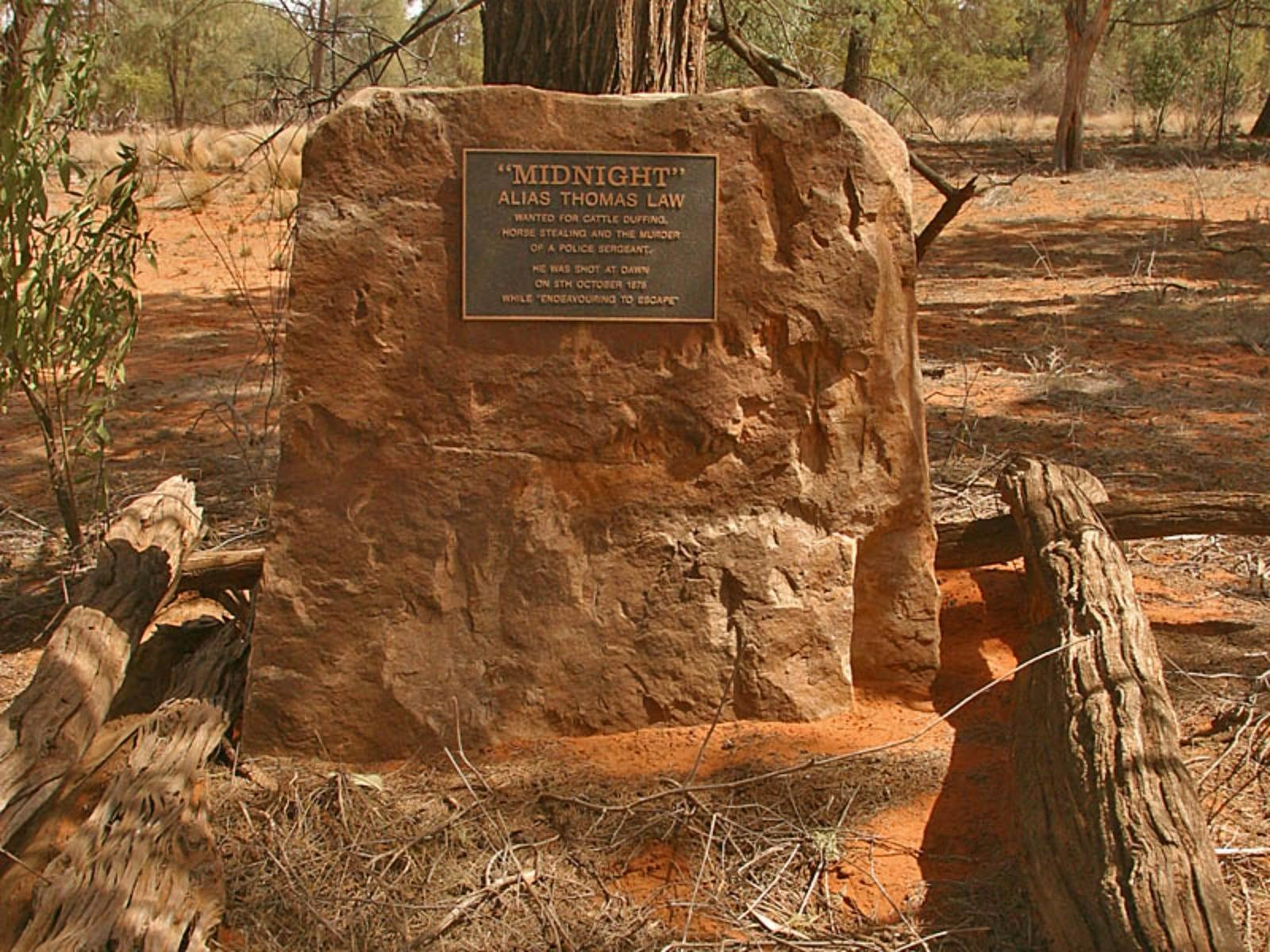 캡틴 미드나잇의 무덤